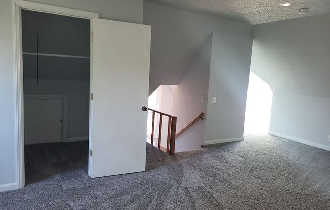 2 beds, 1 bath, $1,250, Unit Unit 2