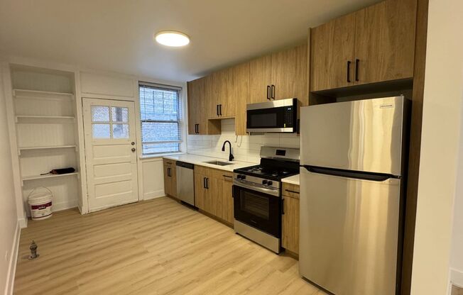 6310 N Artesian