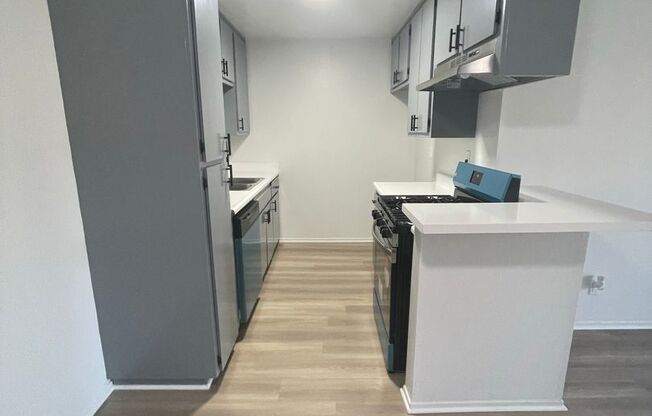 1 bed, 1 bath, 696 sqft, $1,950, Unit 17