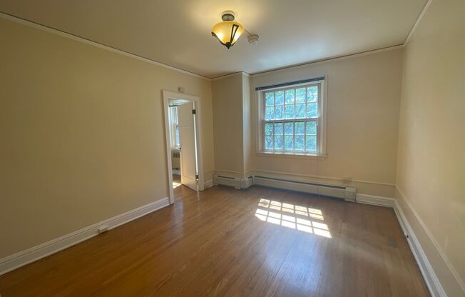 1 bed, 1 bath, 584 sqft, $1,250, Unit C-35