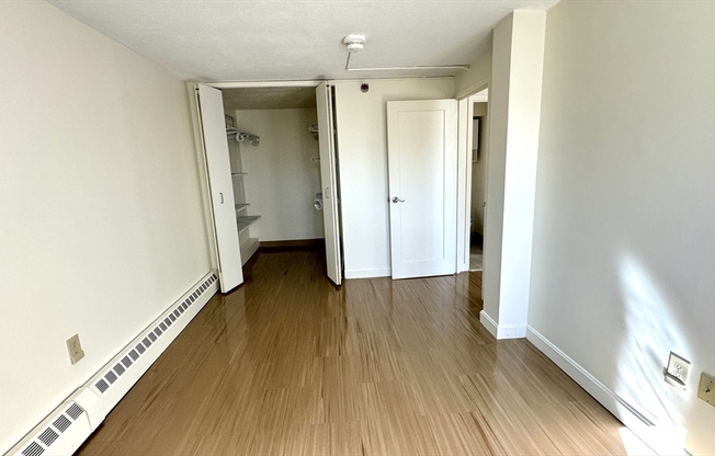 1 bed, 1 bath, 650 sqft, $2,805, Unit 72