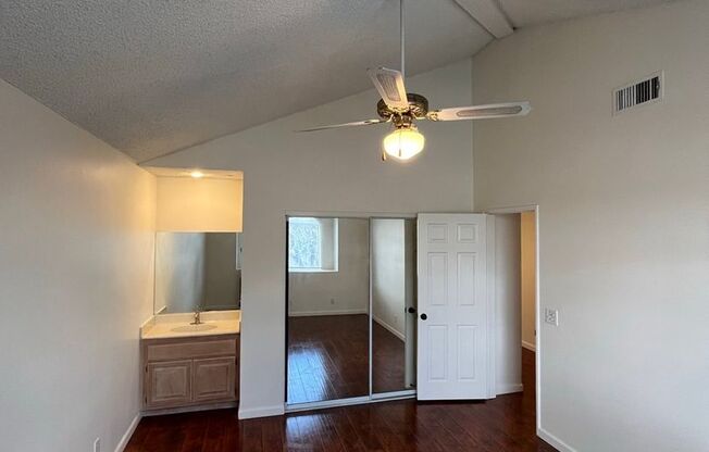 3 beds, 1.5 baths, 1,300 sqft, $3,400, Unit Maple