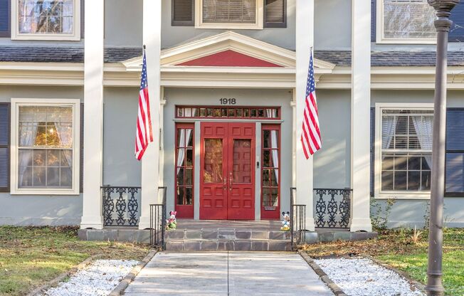 Historic Beauty Close to Downtown