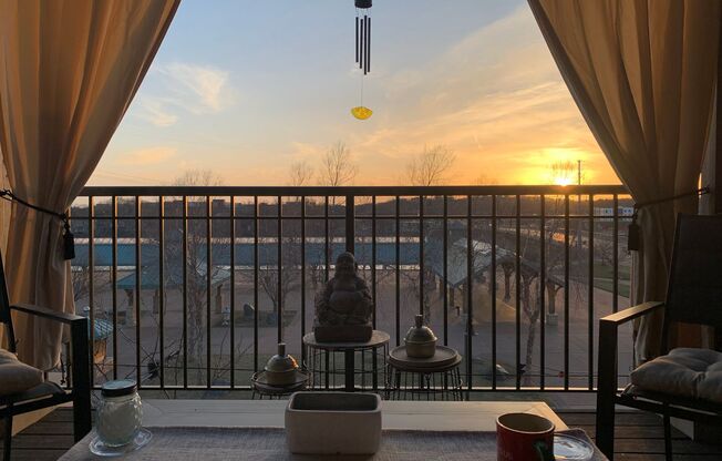 2 beds, 2 baths, 926 sqft, $1,575, Unit 306