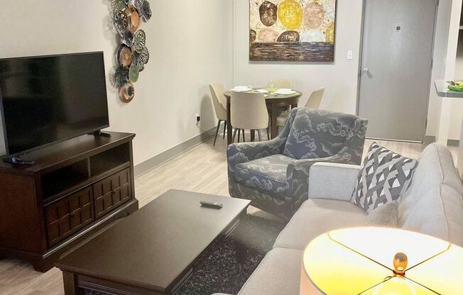 2 beds, 1 bath, 800 sqft, $1,049