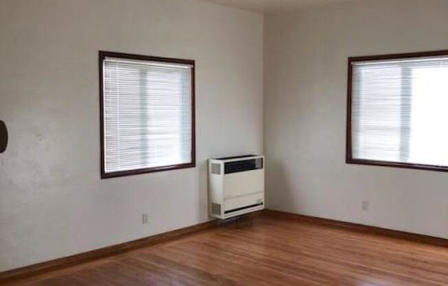 One-bedroom apartment in North Berkeley between Shattuck and Walnut.