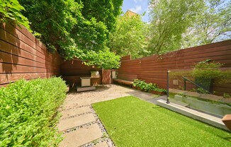 247 W 22 ST