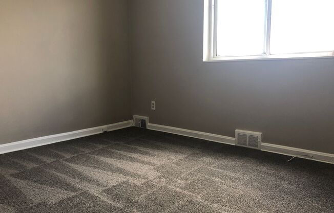 3 beds, 1 bath, 1,500 sqft, $1,325, Unit 1613-00