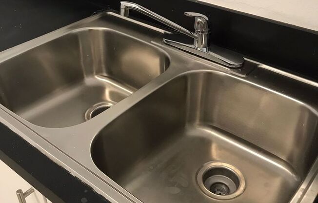 3 beds, 2 baths, 1,079 sqft, $2,600, Unit 13770-204