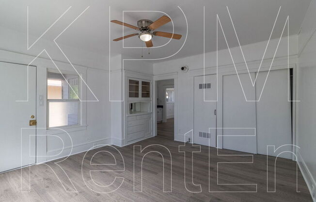 231 E 6 ST