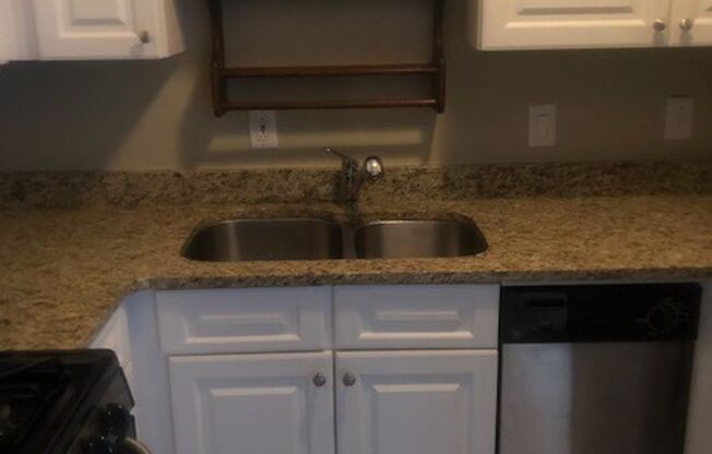 * Move In Special- $500.00 of 1st Month Rent*Beautiful updated 1 Bedroom, 1 bath- FIRST FLOOR CONDO! Washer/Dryer included!