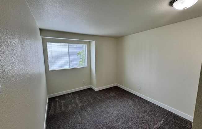 2 beds, 1 bath, 902 sqft, $2,075, Unit H201