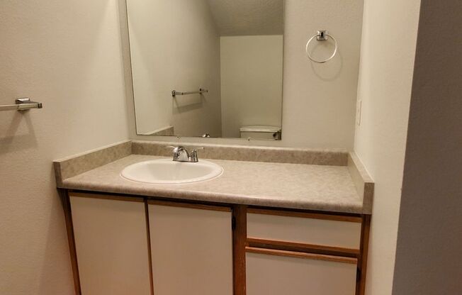 2 beds, 1.5 baths, 896 sqft, $1,495, Unit 698 LaSalle Street #4