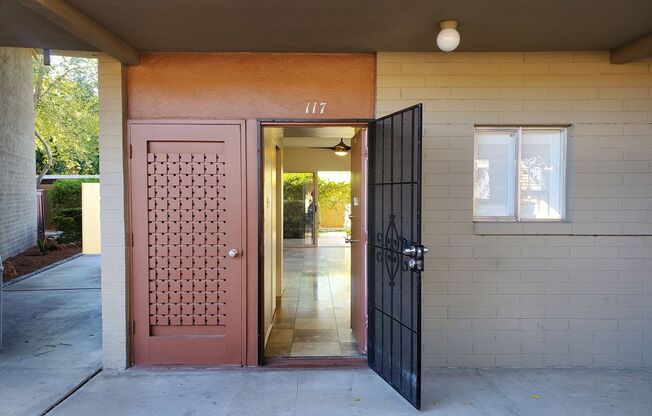 1 Bedroom Scottsdale Condo! Upgraded - Camelback views- Indoor/Outdoor area
