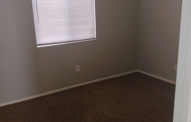 The Willows - Two Bedroom Apartment with Washer and Dryer
