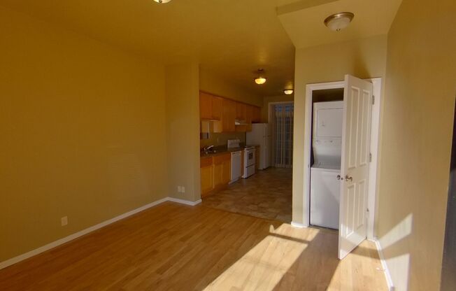 2 beds, 1 bath, $1,600, Unit 3