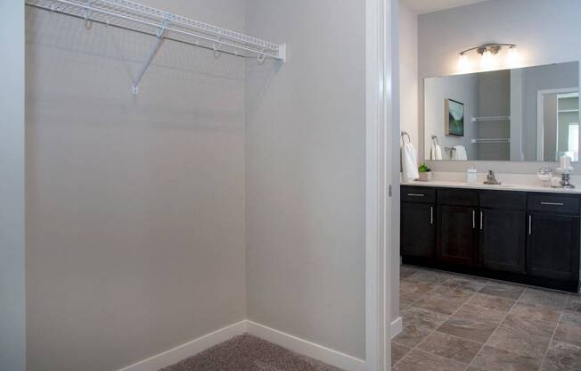 A bathroom with a white towel rack and a mirror.