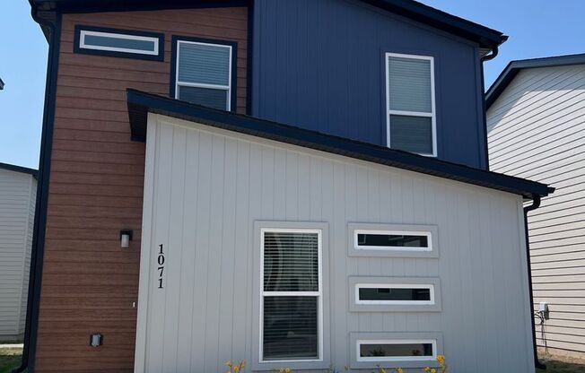 Now Leasing - Featherston Village - Modern Living-Lease special 1/2 off first months rent