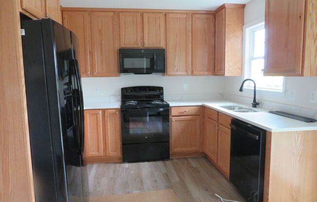 3 beds, 2 baths, $1,600