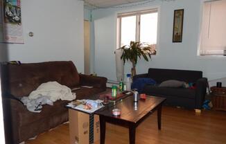 2 beds, 1 bath, $2,550, Unit 3