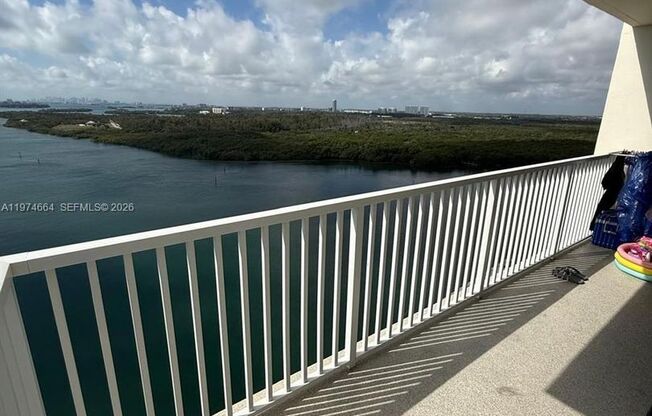 300 BAYVIEW DR APT 2106 SUNNY ISLES BEACH, FL 33160