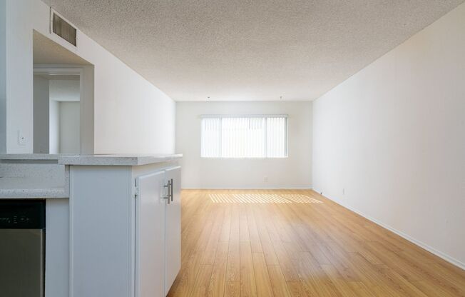 1 bed, 1 bath, $1,745, Unit 112