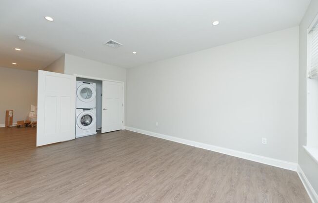 1 bed, 1 bath, 841 sqft, $1,600, Unit 401