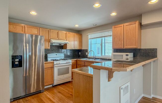 3bd/2bth North Green Lake Townhome, $3,150/mo.