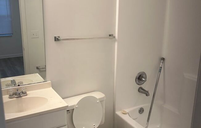 2 beds, 2 baths, 884 sqft, $1,090, Unit 179 2C