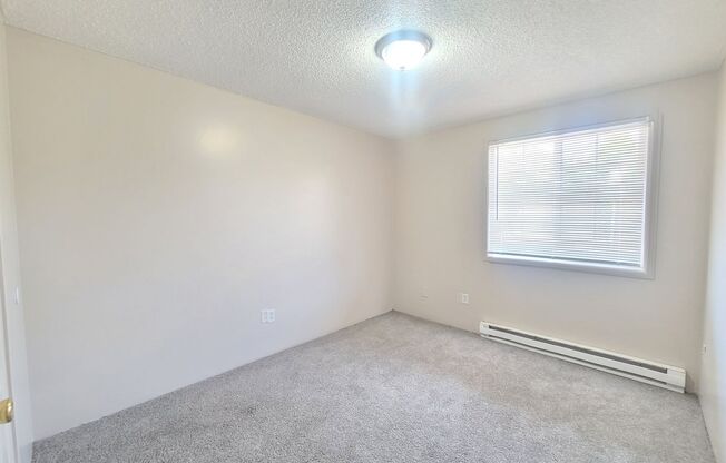 2 beds, 1 bath, $1,095, Unit 303