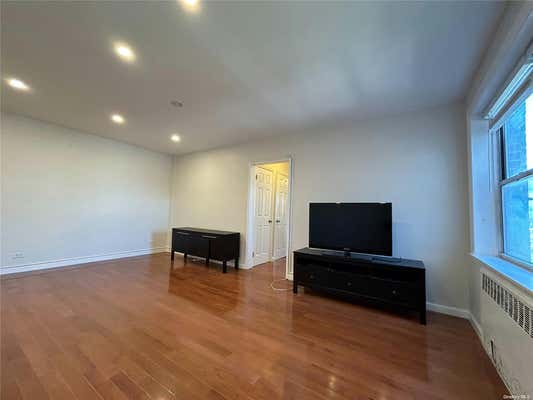 1 bed, 1 bath, $2,300, Unit C61