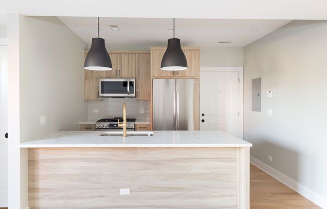 2 beds, 1 bath, 877 sqft, $2,850, Unit 2455-2