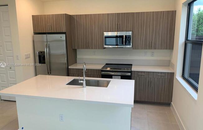 15842 NORTHWEST 91 CT