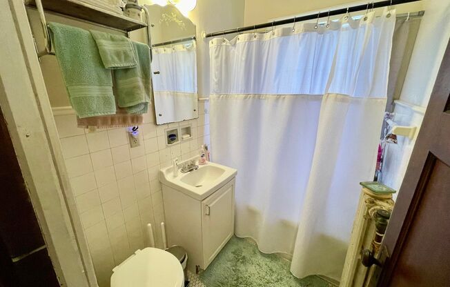 1 bed, 1 bath, $1,015, Unit 208