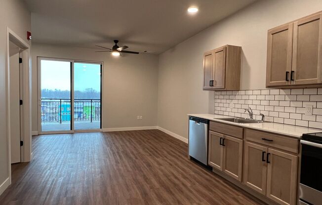 Studio, 1 bath, 532 sqft, $1,190, Unit WR 305-202