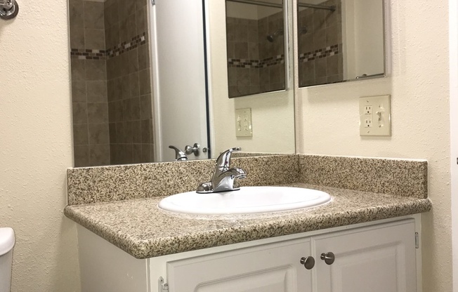 3 beds, 2 baths, 1,050 sqft, $1,895