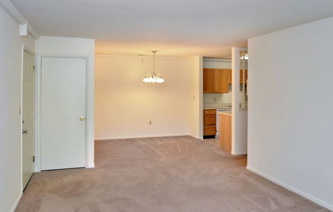 2 beds, 1 bath, $1,880, Unit 304