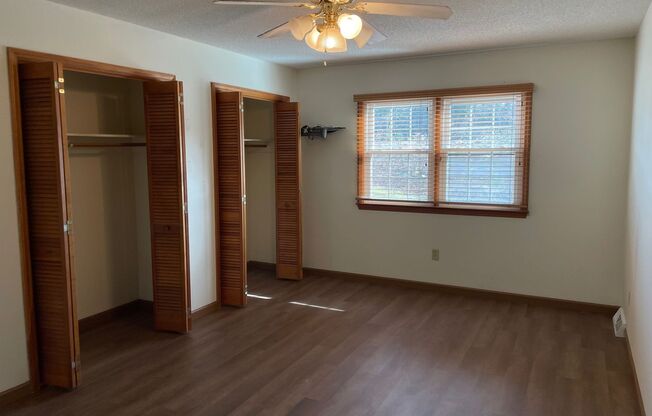 3 beds, 2 baths, $1,500, Unit # 49 S