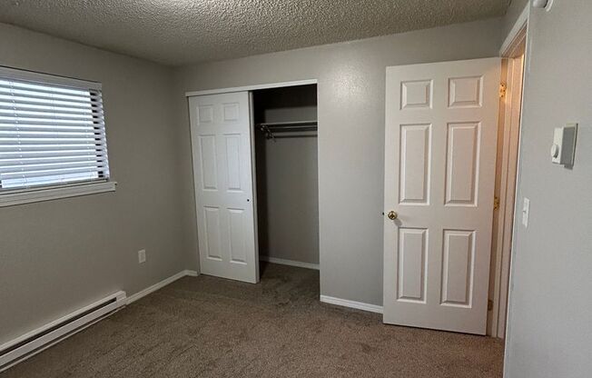 2 beds, 1 bath, $1,200, Unit 05