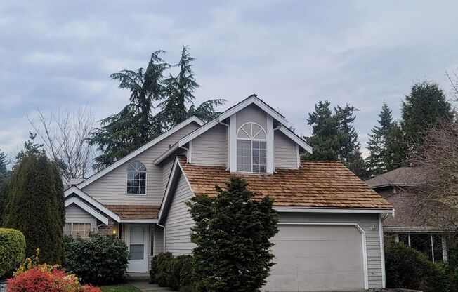 Dash Point area Charming 3 bedroom 2.5 bath, 2 car garage located in Federal Way. Available NOW!!!