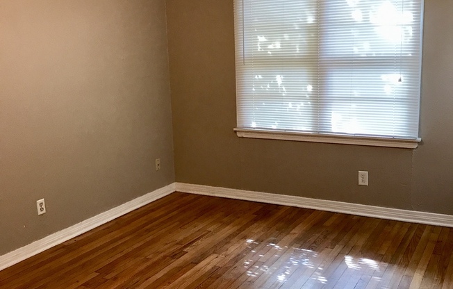 2 beds, 1 bath, $1,150