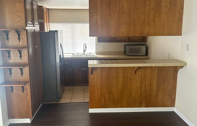 EASTER WAY - LOCATED NEAR UCSD IN UTC!  MOVE-IN SPECIAL!  FLEXIBLE LEASE TERMS!