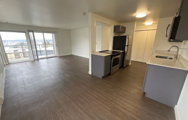 1 bed, 1 bath, 736 sqft, $1,995, Unit 3539 - 211