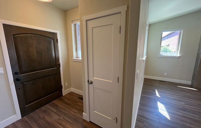 Single Level Home in Unique Bend Neighborhood