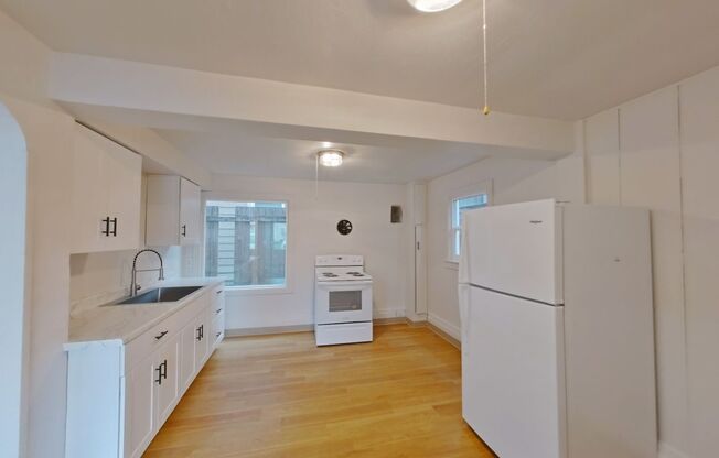 2 beds, 1 bath, $1,500, Unit A