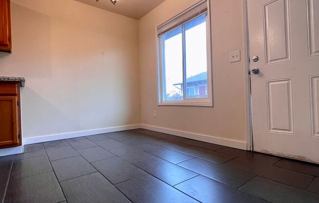 Spacious Top Floor One Bedroom With Front Porch And Lots Of Storage In Mt Tabor/Montivilla!- PETS WELCOME! Off-Street Parking & Onsite Laundry
