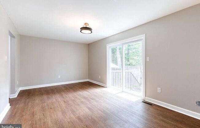 Conveniently located 3bd 1.5bth townhome!