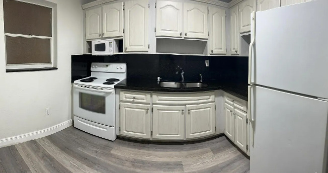 1855 W 60 ST