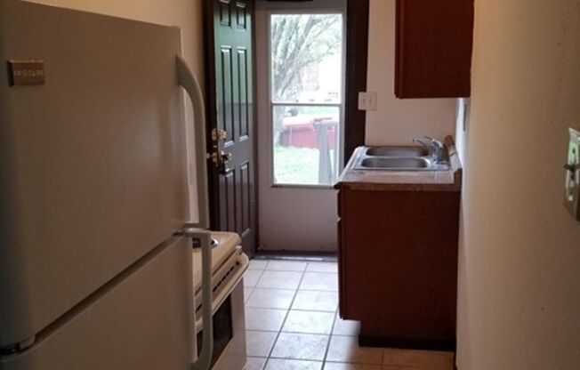 1 bed, 1 bath, $650, Unit 4165 1st Flr.