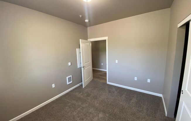 3 beds, 2 baths, 1,127 sqft, $1,790, Unit 207